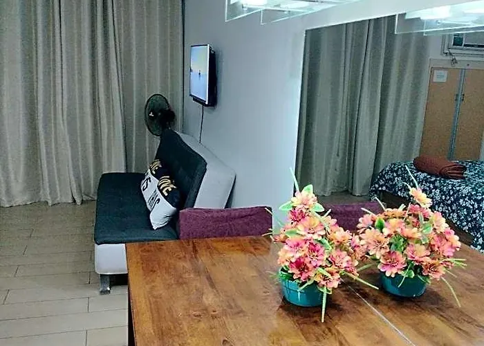 Rqui Condotel Near Airport 3* Manille
