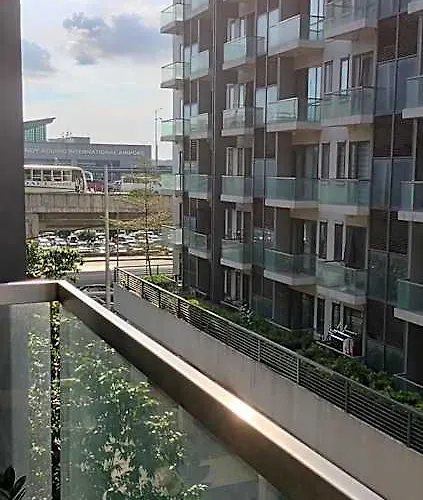 Rqui Condotel Near Airport 3* Manille