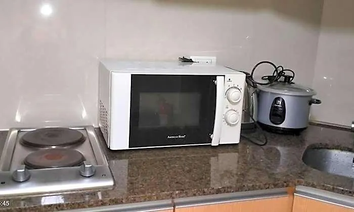 Rqui Condotel Near Airport 3* Manille